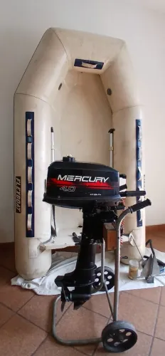 Bote Flexboat Mini SR com motor Mercury 4hp