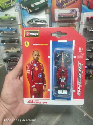 Miniatura Ferrari SF-25 - Fórmula 1 - Lewis Hamilton - Bburago 1:64 (2025)