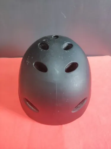 Capacete x-seven para skate ou patins na cor preto fosco em preto tamanho m