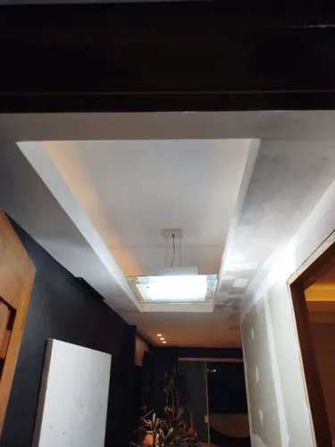 Drywall, PVC, Forro de isopor removível, Elétrica e Pintura com responsabilidade.