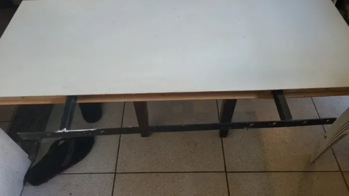Vendo duas mesas/prateleiras com sistema de prender na parede invisível(são duas