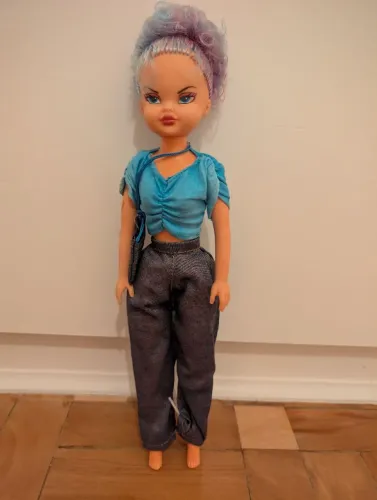 Boneca Fashion com Cabelo Colorido
