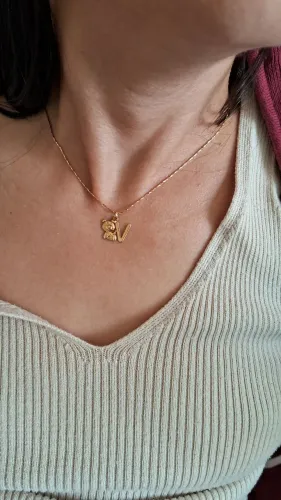 Colar com Rommanel Pingente de Ursinho e Letra V e J