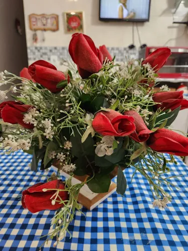 Flores artificiais com vaso