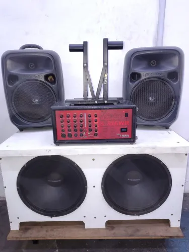 Caixas de som com amplificador
