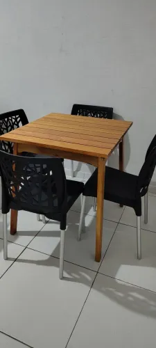 Mesa madeira jatobá com cadeiras 