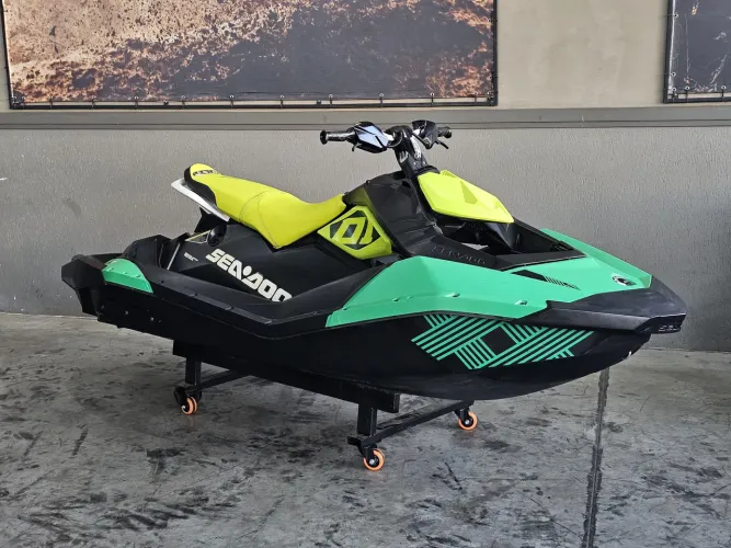 JET SKI SPARK TRIXX ANO 2021 MUITO NOVO