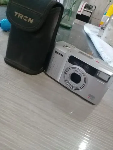 ? Máquina Fotográfica TRON Z603 com Filme (Flash Incluso)