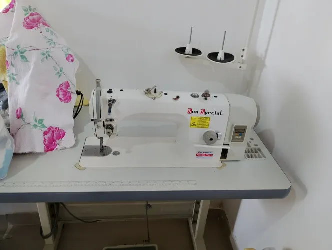 Máquinas de costura industrial com direct drive 