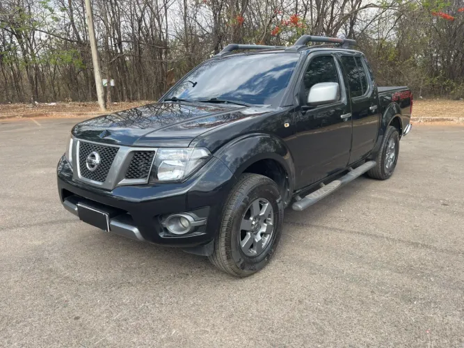 REPASSE BARATO! Nissan Frontier SV AT. CD 4X4 2.5 TB Dies. Aut. 2015
