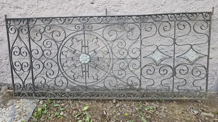 Grade de ferro forjado ornamental