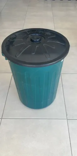 02 Baldes para Ração 