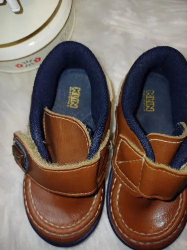 Sapatinho Infantil Klin Marrom semi-novo