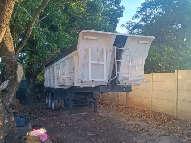 Carreta noma caçamba lá 2014