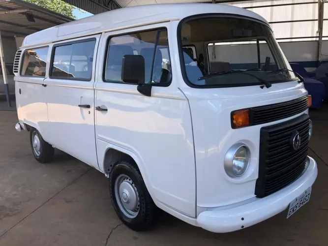 KOMBI 2011 COM APENAS 60MIL KM