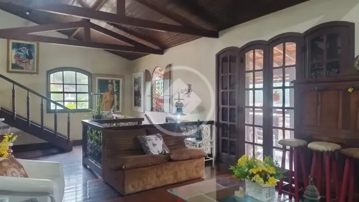 Sobrado com 3 pavimentos, 10 quartos e vista Panorâmica em Agriões - Teresópolis-RJ codigo