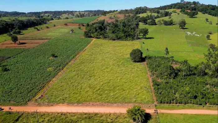 Chácara com 1,5 alqueires (um alqueire e meio) em Nerópolis com água