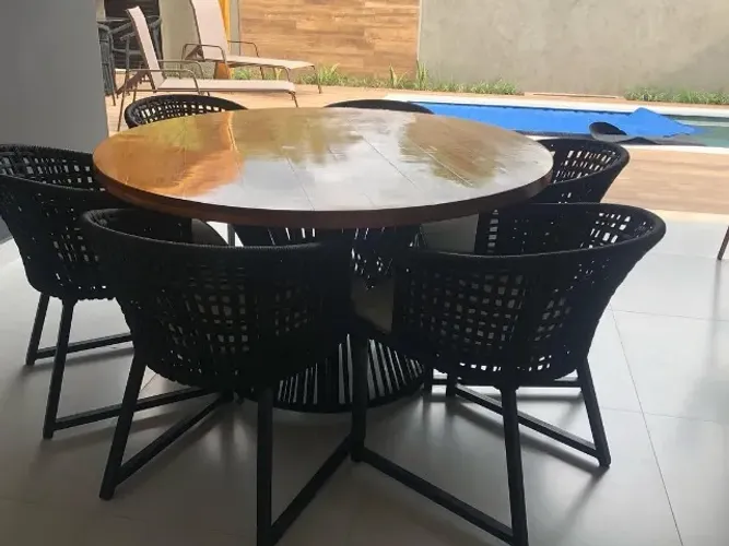 MESA REDONDA MADEIRA RIPADA PARA VARANDA/ JARDIM