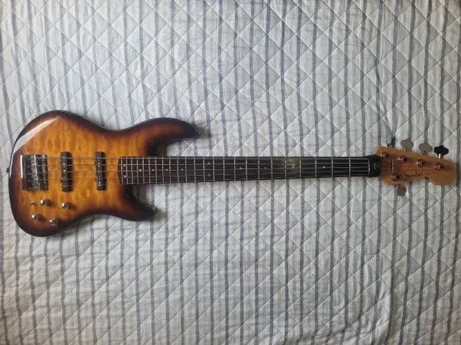 Fender Deluxe Jazz Bass QMT 24 V