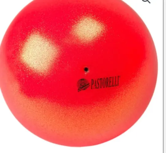 Bola ginastica ritmica, Com marcas de uso.