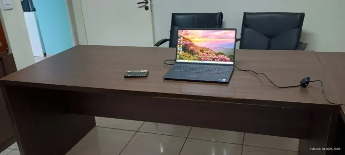 Mesa de escritório de madeira