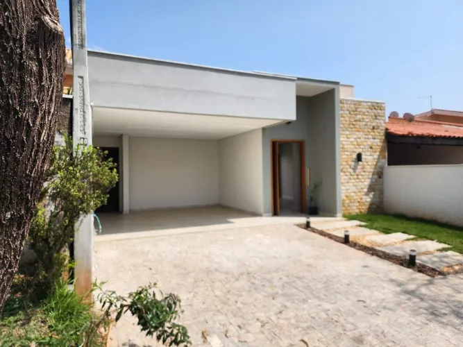 Casa nova com projeto ultra moderno com 167 m², 3 suítes com closet, à venda no Condomínio
