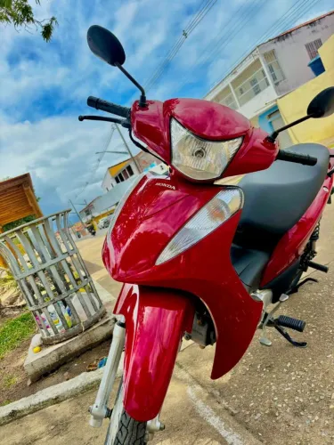 Honda Biz 110 vermelha