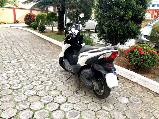 Honda automática, baixa km, aceito troca por moto, parcelo até 18x!