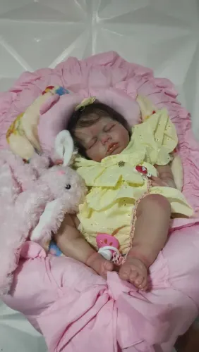 Bebê Reborn menina Kit LouLou cabelinho implantado fio a fio