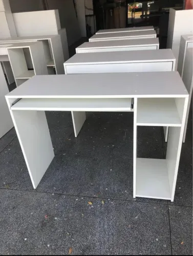 Mesa com Teclado para PC