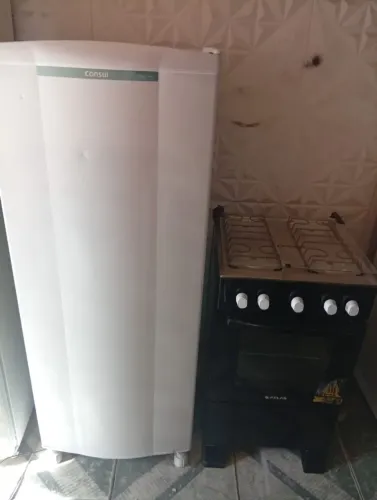 KIT GELADEIRA + FOGÃO 4 BOCAS FUNCIONANDO PERFEITAMENTE 