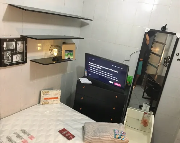 QUARTO C/ ENTRADA INDEPENDENTE, SUPER MOBILIADO
