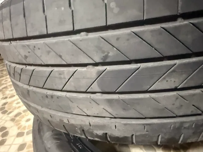 PNEU BRIDGESTONE ARO 18 - 225/50R18 - ALENZA 001 - 95V 