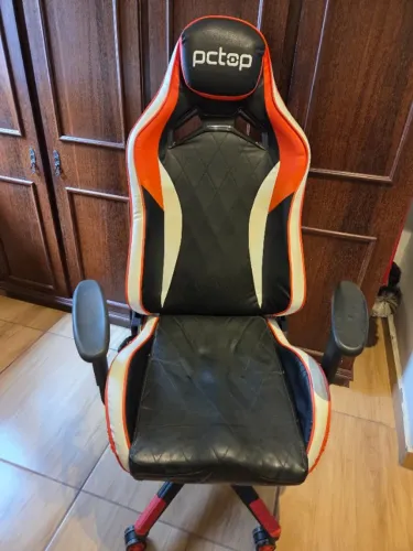 Cadeira escritorio giratória Vermelha e preta Gamer semi nova e impecável Aceito cartão