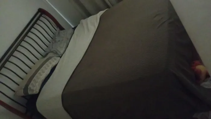 Cama Queen com box e frame de rodinha , em perfeito estado 