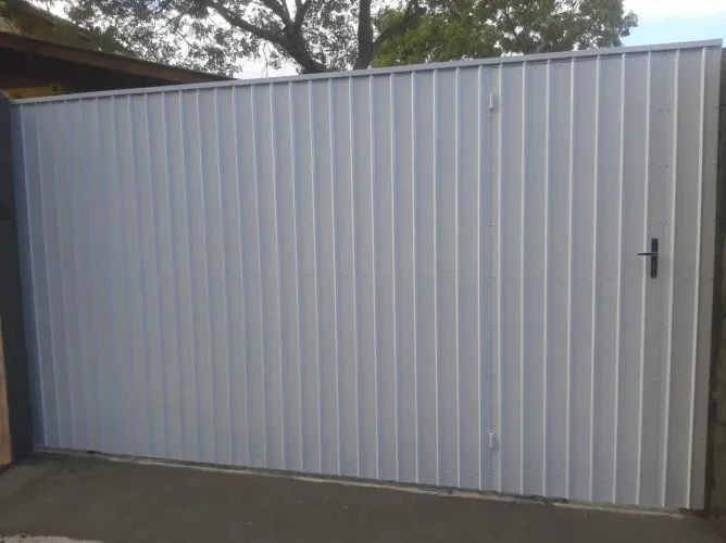 Portão de correr novo medidas 3.25x2.00 aço galvanizado acompanha açessorios R$ 1.899