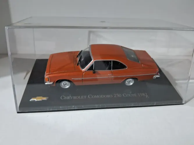 Miniatura Chevrolet Opala  Comodoro  250 Coupe Escala 1/43