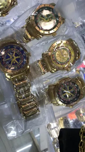 Relógio Bvlgari Dourado com Design de Roleta