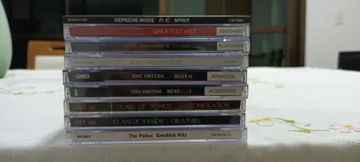 Lote de cd's, R$ 200,00 ou R$ 30,00 cada.