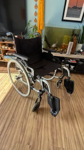 Cadeira de rodas 500 reais