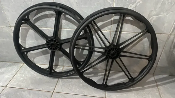 Par de Rodas em Nylon Para Cadeira De Rodas