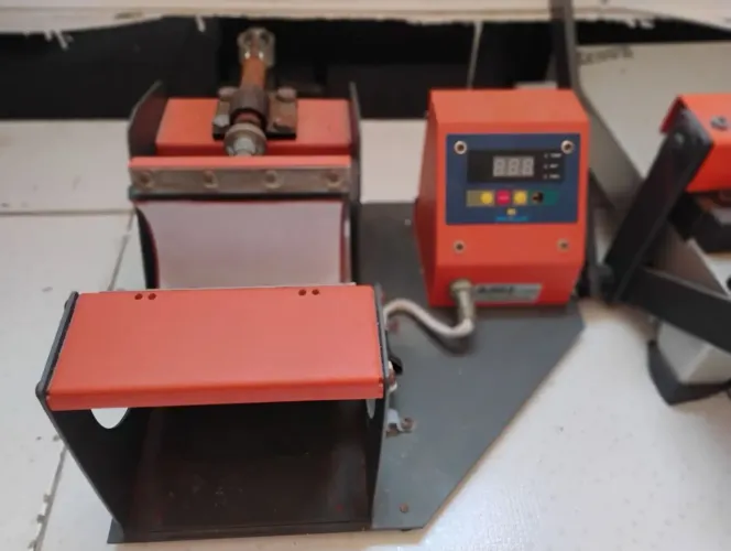 Vendo prensa térmica para boné/ plastificadora e laminadora/ pensa térmica para canecas.