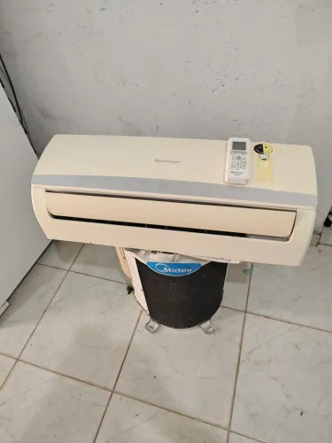 Ar condicionado splinge Midea 9.000 BTUS gás recolhido manutenção feita