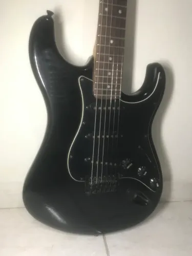 Troco guitarra menphis mg32