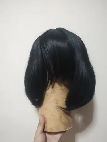 Peruca preta curta com franja 