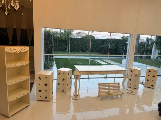 Atenção decoradores ótima opção disponível preço melhor ainda.