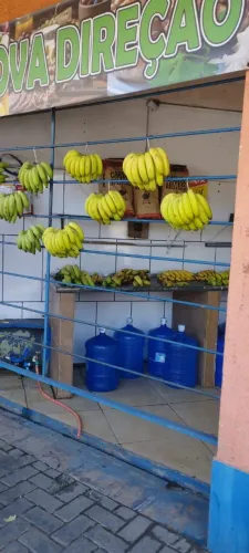 Vendo sacolão e mercearia.