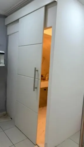 ? VENDO PORTAS DE CORRER EM MDF ?