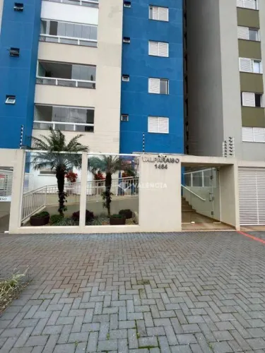 Apartamento semi Mobiliado para Alugar com 2 quartos por R$2.500,00 - Edifício Valparaiso