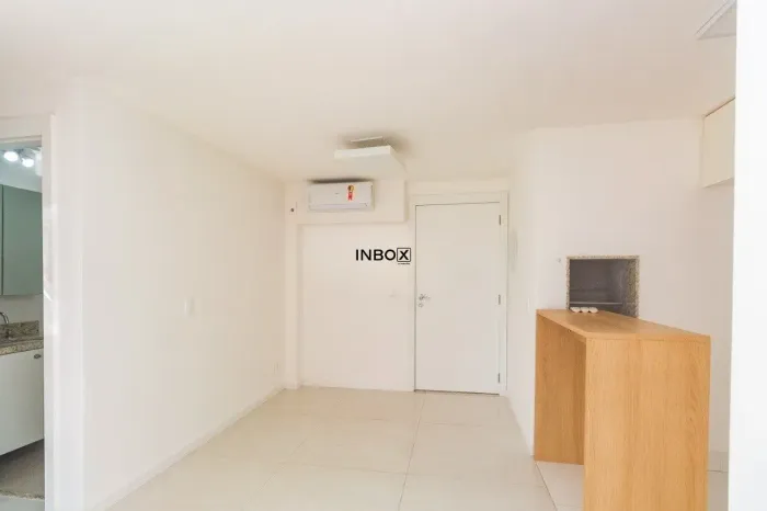 Apartamento Semi-Mobiliado com 2 Dormitórios, Churrasqueira e Garagem com Infraestrutura C